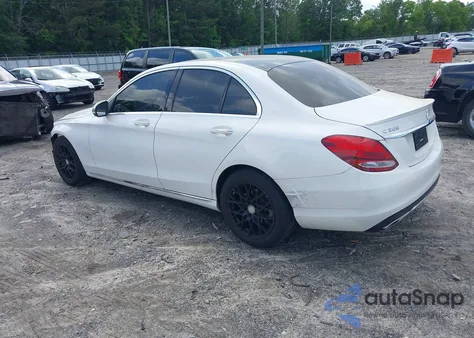 2016 Mercedes-Benz C 300 Luxury/Sport z USA, uszkodzony, nr VIN 55SWF4JB3GU163946